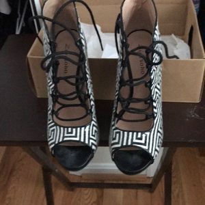 Zigi Soho Black and White Shoes